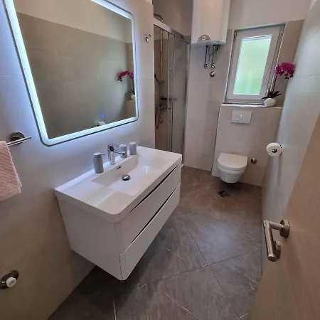 Apartment In 42930 Dramalj