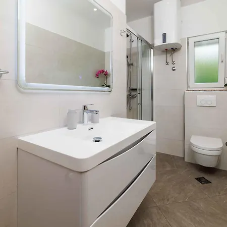 Appartement In 42930