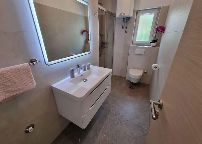 Apartment In 42930 Dramalj