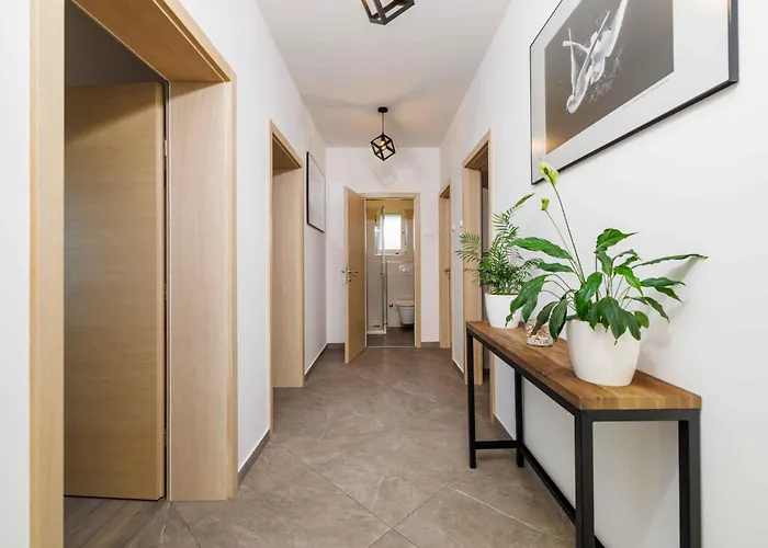 In 42930 Apartment
