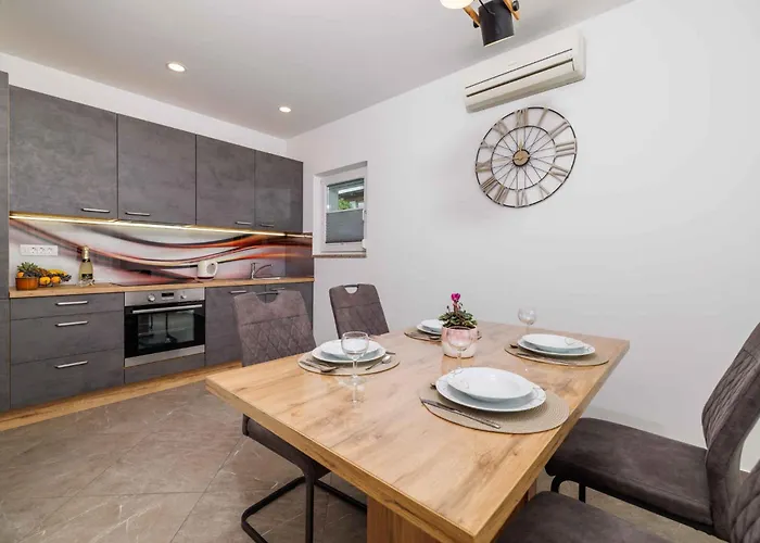 In 42930 Apartment *